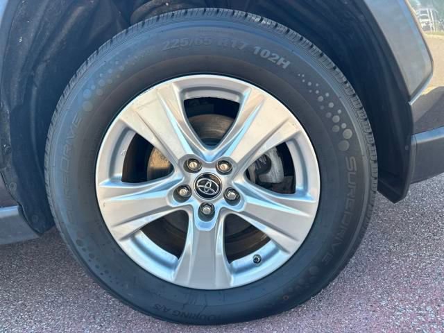 Used 2019 Toyota RAV4 LE w/ Carpet Mat Package image 29