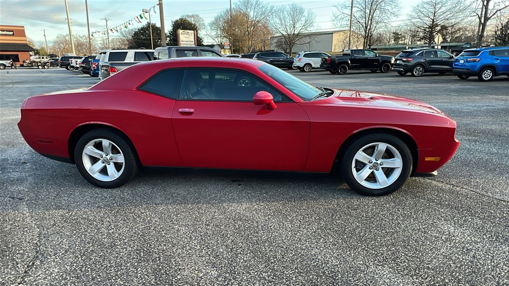 Used 2012 Dodge Challenger SXT image 4
