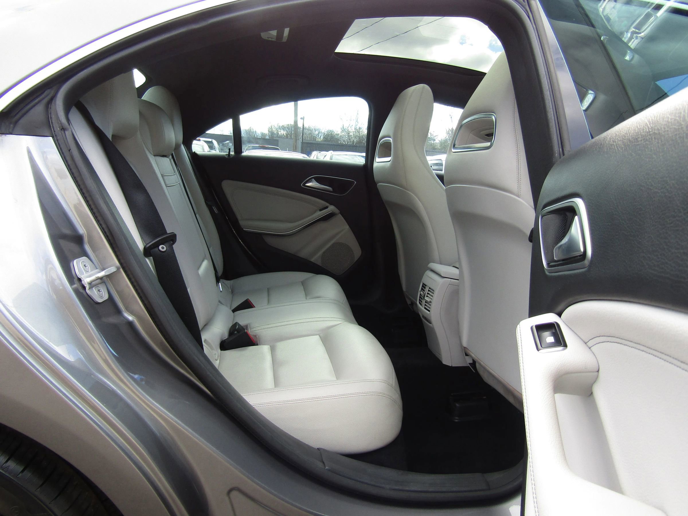 Used 2015 Mercedes-Benz CLA 250 image 10