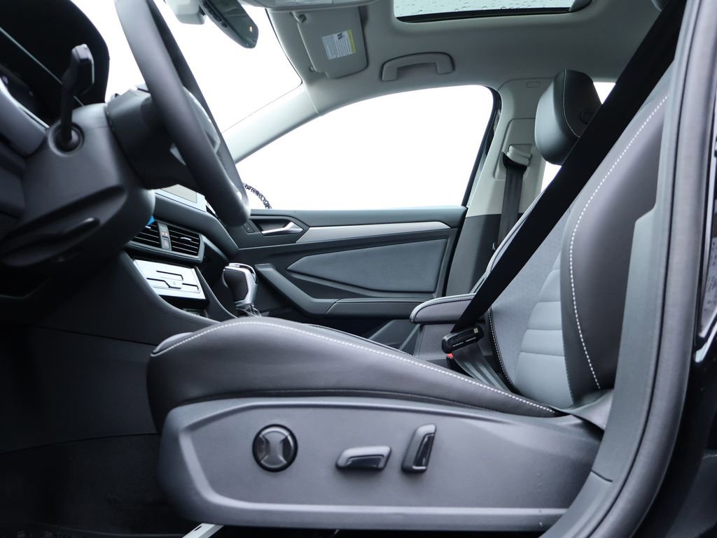 New 2026 Volkswagen Jetta SE FWD image 36