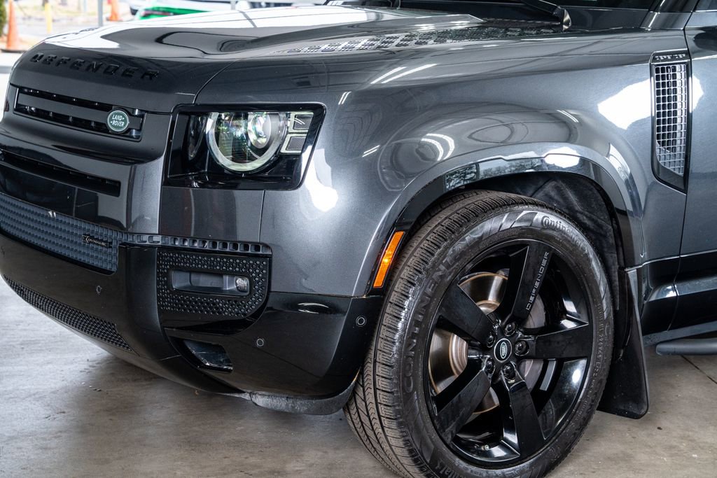 Used 2023 Land Rover Defender 130 X-Dynamic SE image 12