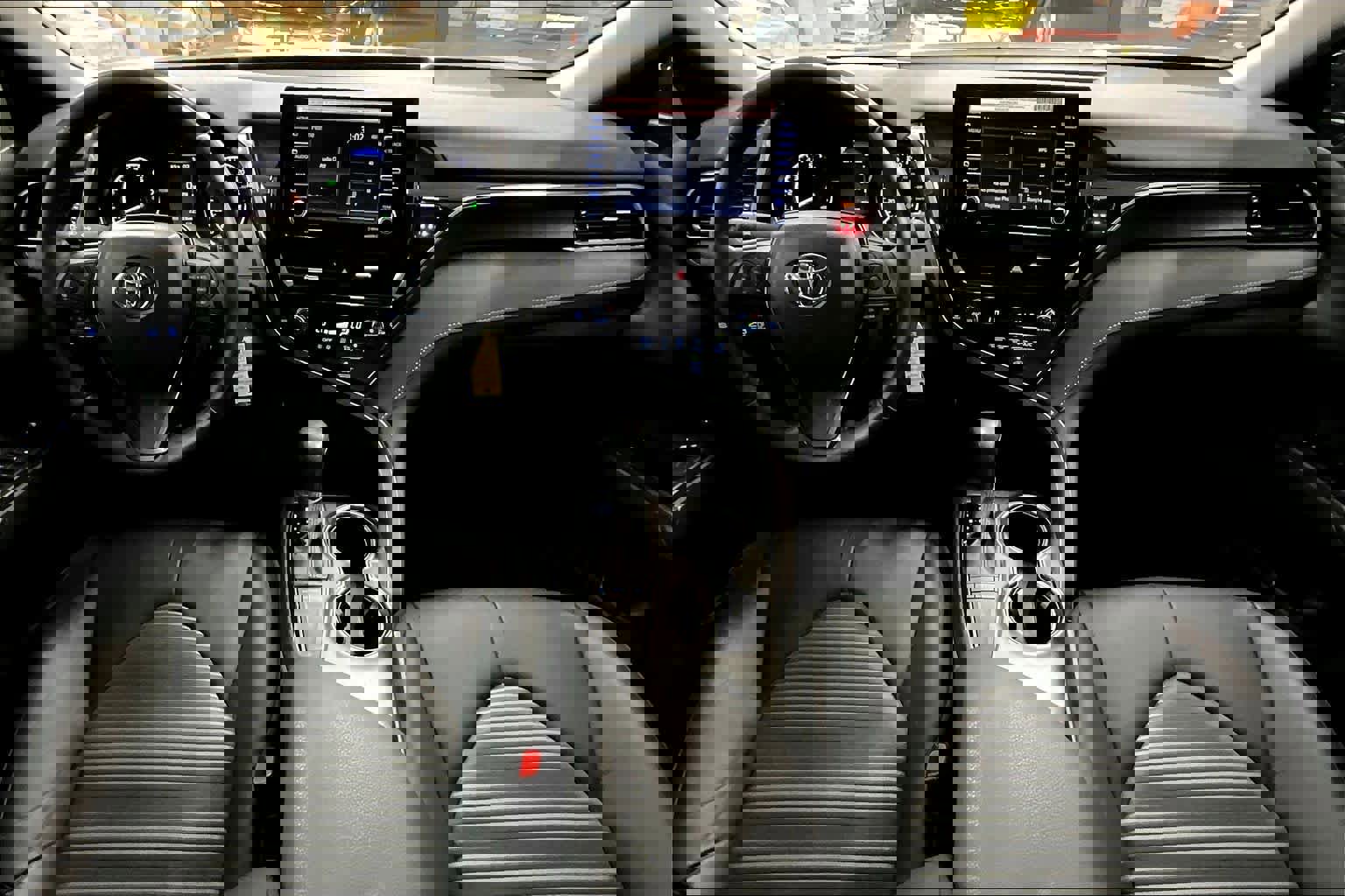 Used 2024 Toyota Camry SE FWD image 15