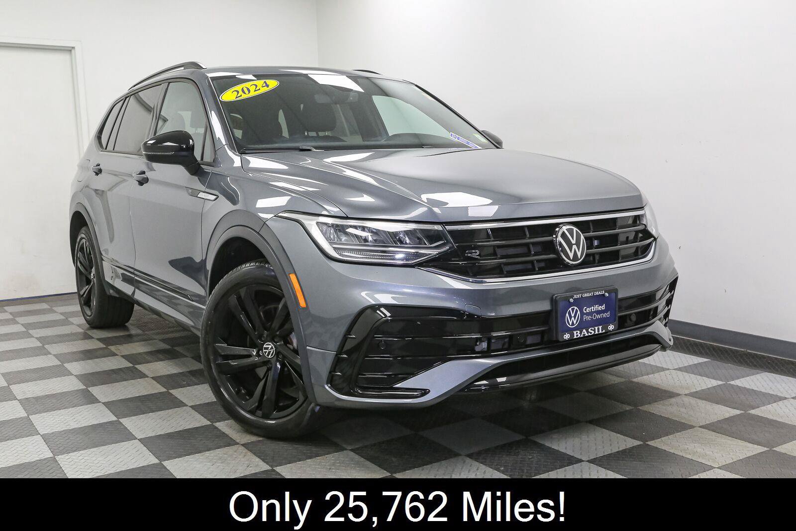 Certified 2024 Volkswagen Tiguan SE R-Line FWD image 3