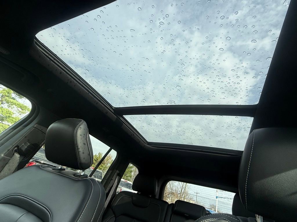 Used 2025 Jeep Grand Cherokee Limited image 36