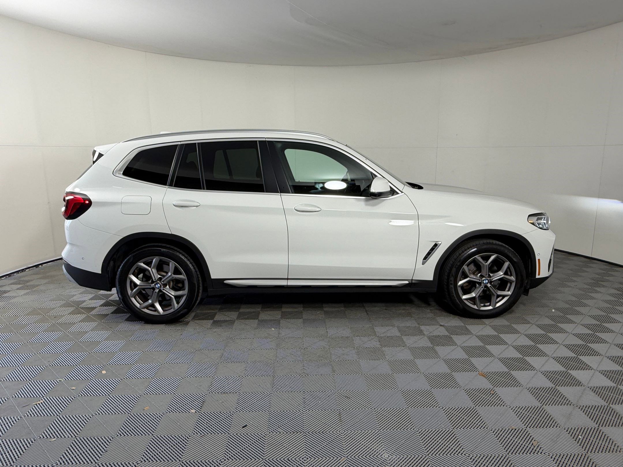 Used 2024 BMW X3 xDrive30i w/ Convenience Package image 8