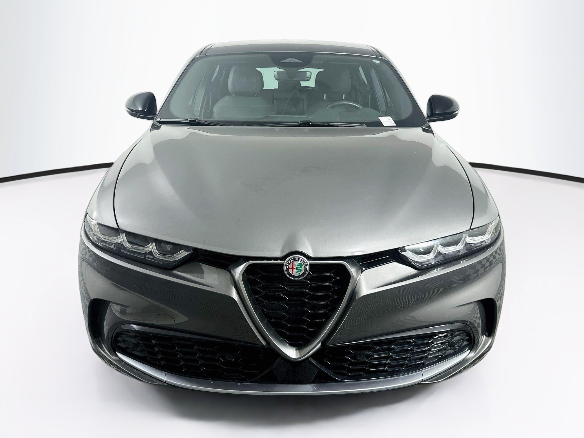 Used 2024 Alfa Romeo Tonale Ti w/ Premium Interior Package AWD/4WD image 2