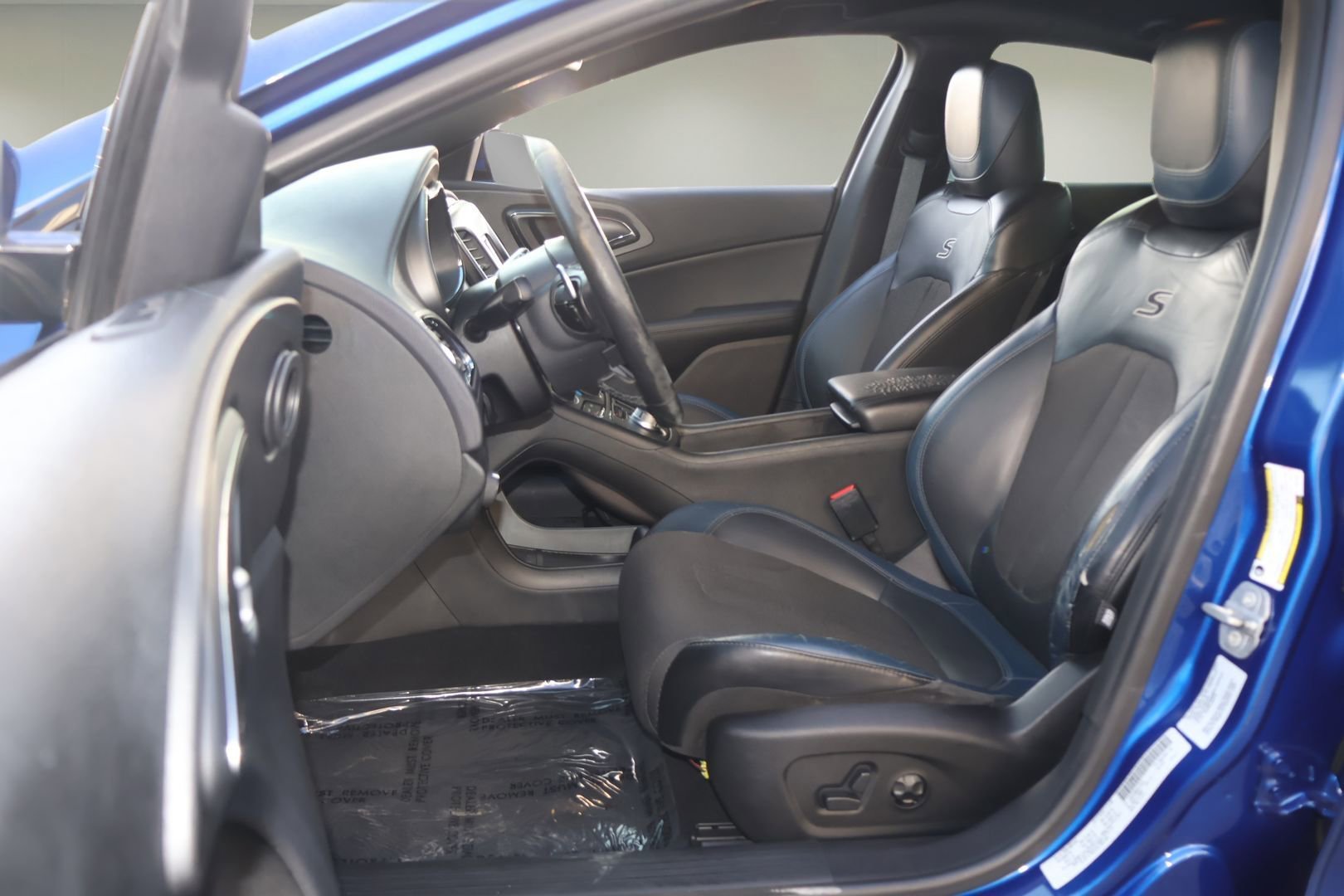 Used 2016 Chrysler 200 S FWD image 11