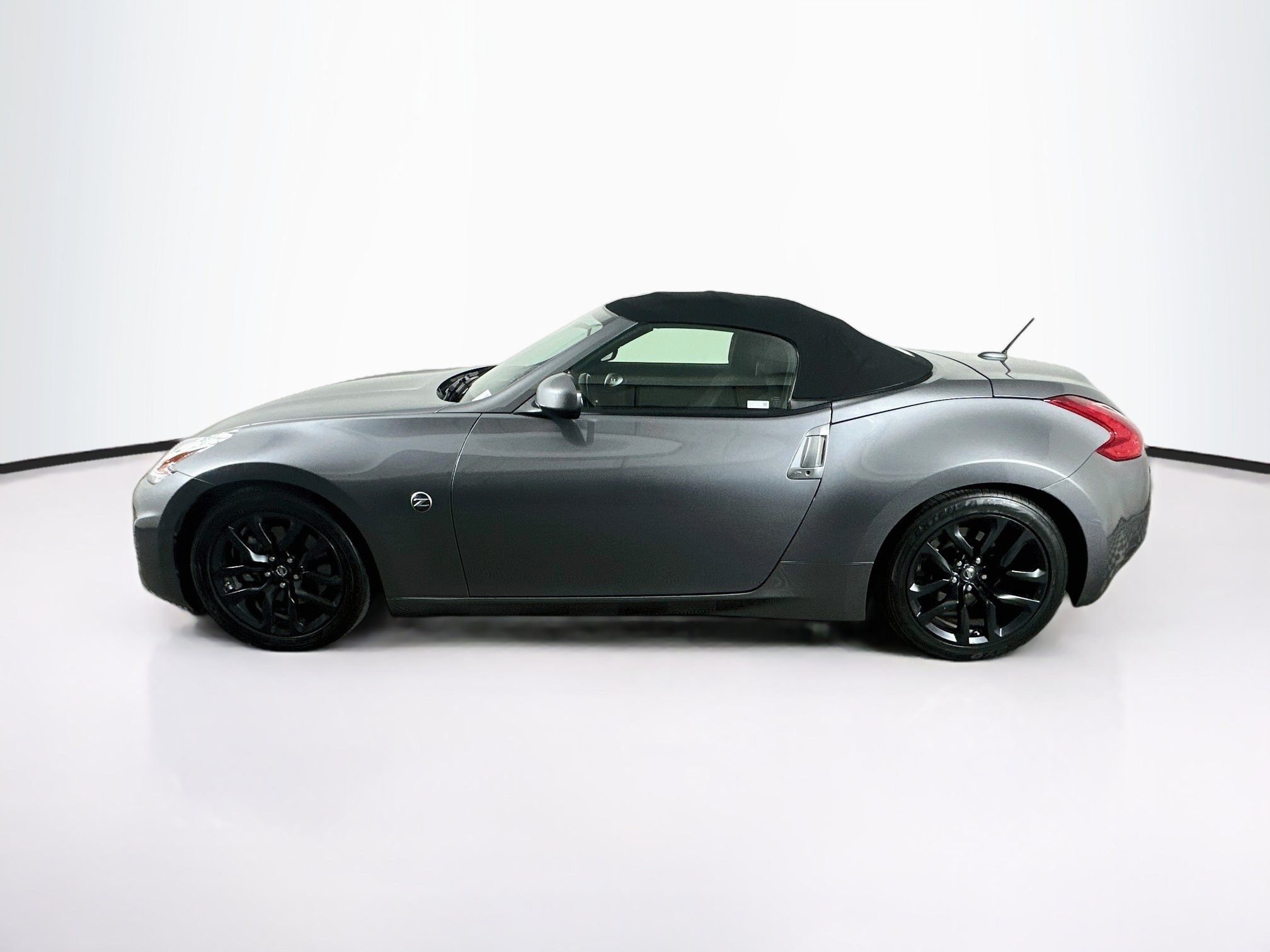 Used 2016 Nissan 370Z Roadster RWD image 4