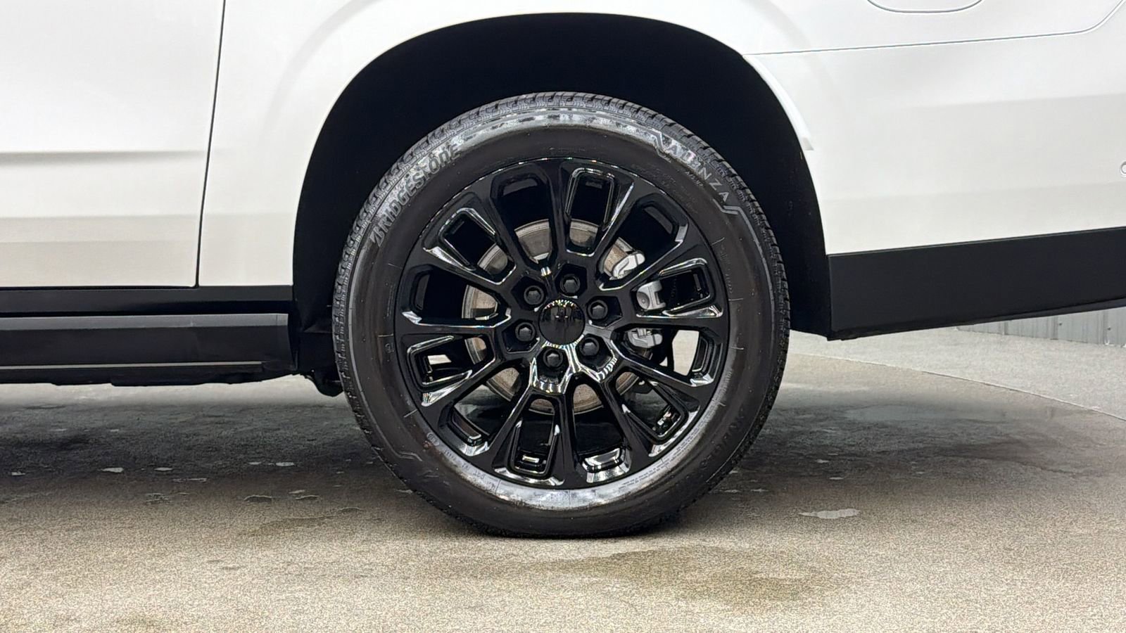 Used 2025 Chevrolet Suburban High Country image 11