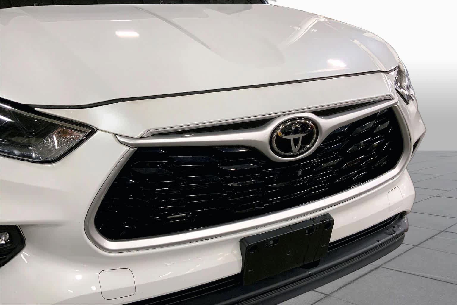 Used 2023 Toyota Highlander LE FWD image 30