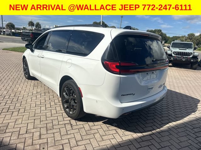 Used 2023 Chrysler Pacifica Touring-L w/ S Appearance Package AWD/4WD image 8