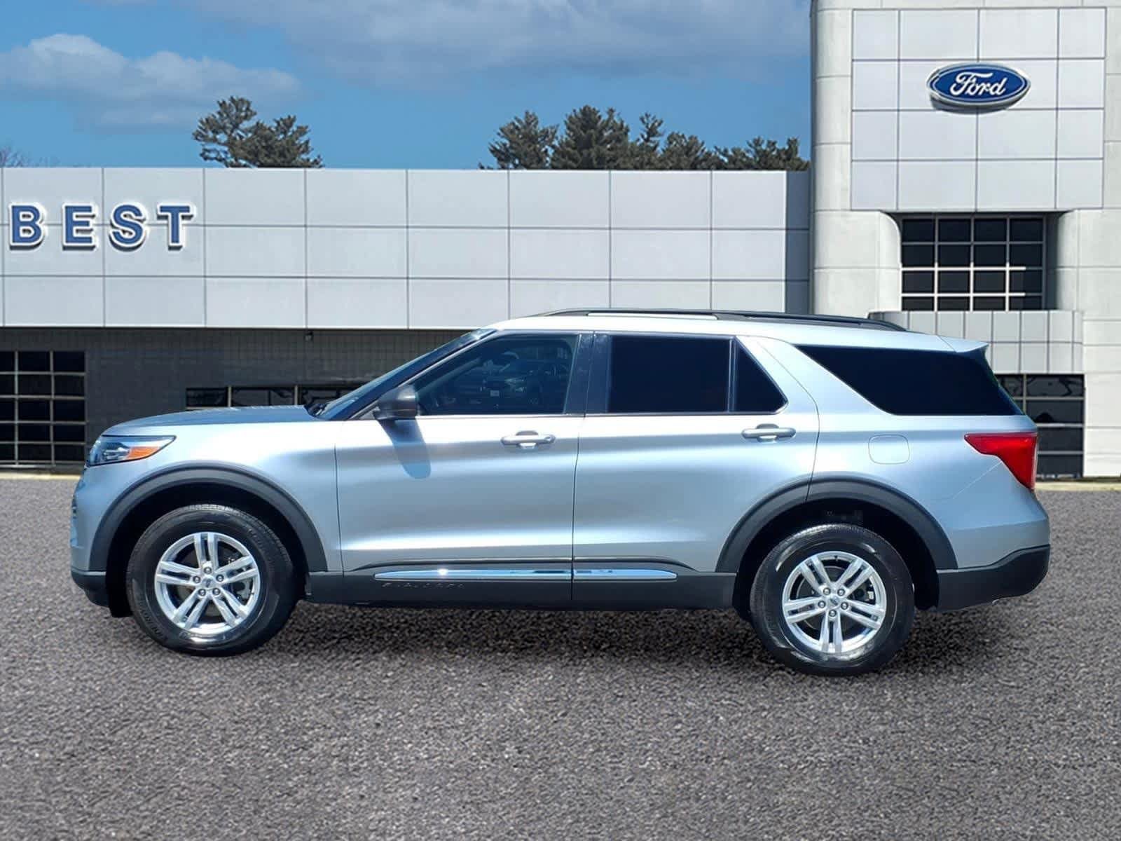 Used 2023 Ford Explorer XLT w/ Equipment Group 202A AWD/4WD image 2