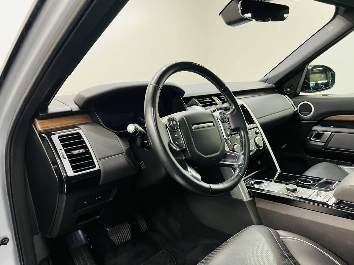 Used 2018 Land Rover Discovery HSE AWD/4WD image 12