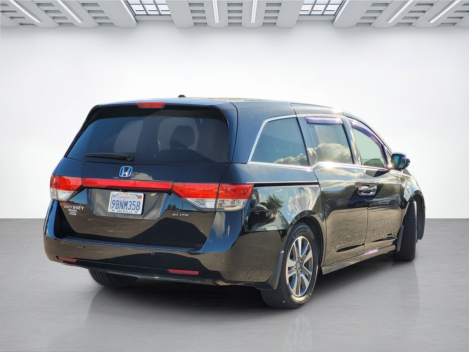 Used 2015 Honda Odyssey Touring Elite image 11