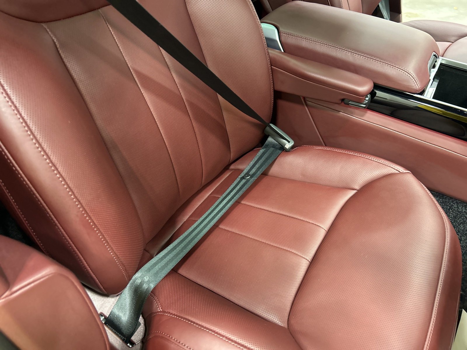 Used 2025 Land Rover Range Rover SE image 29