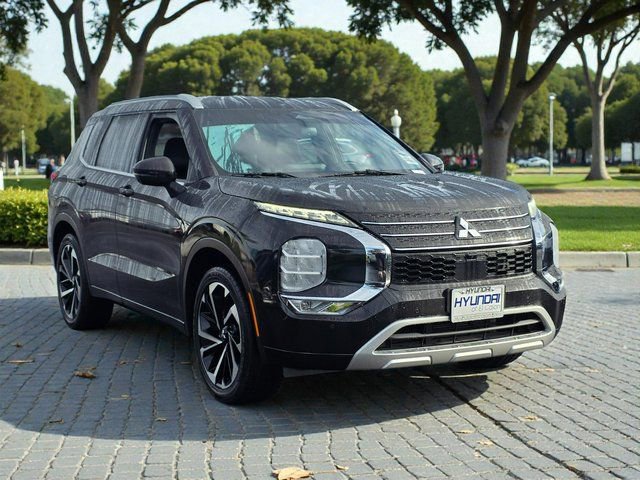 Used 2023 Mitsubishi Outlander SEL image 4