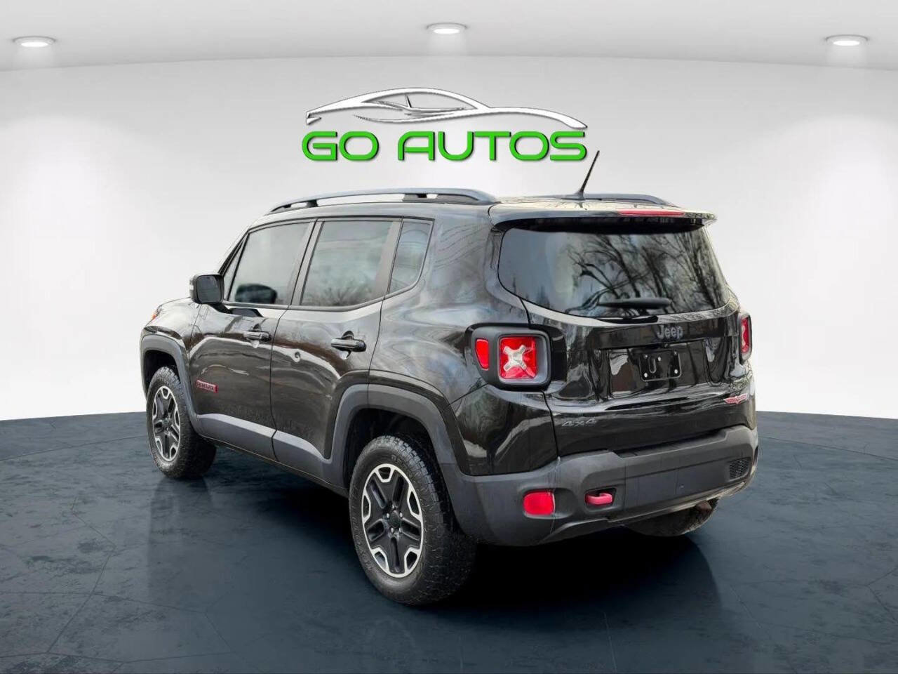 Used 2015 Jeep Renegade Trailhawk image 3
