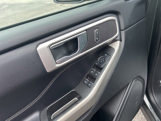 Used 2022 Ford Explorer XLT w/ Equipment Group 202A image 9