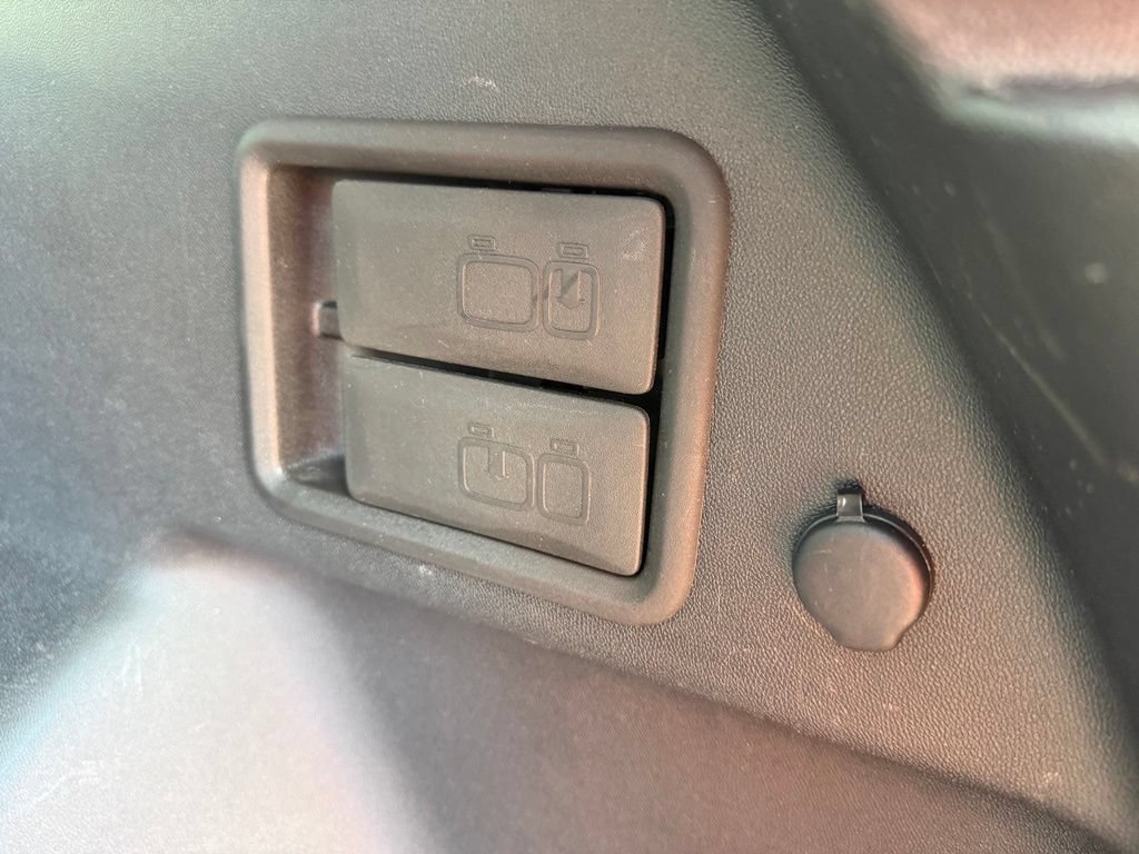 Used 2018 Chevrolet Equinox LT w/ Sun & Infotainment Package FWD image 27