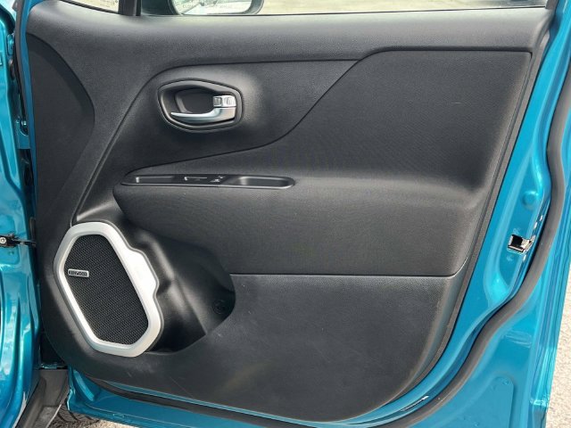 Certified 2021 Jeep Renegade Latitude w/ Luxury Group I FWD image 25