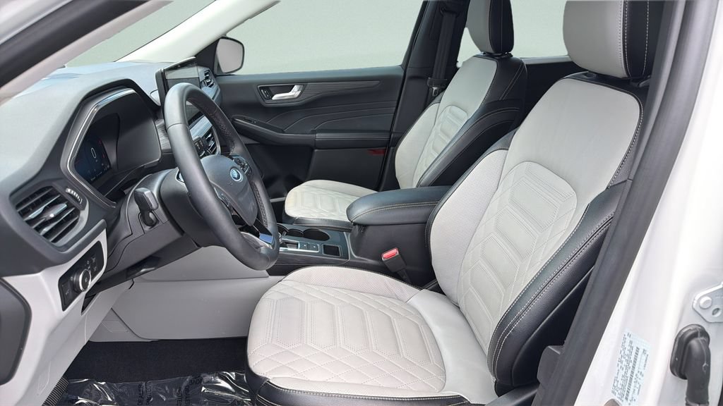Used 2023 Ford Escape Platinum w/ Premium Technology Package AWD/4WD image 30