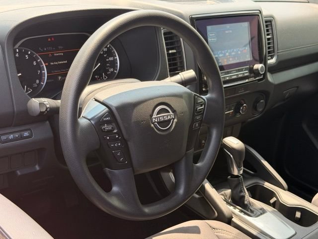 Used 2022 Nissan Frontier SV w/ Technology Package RWD image 18