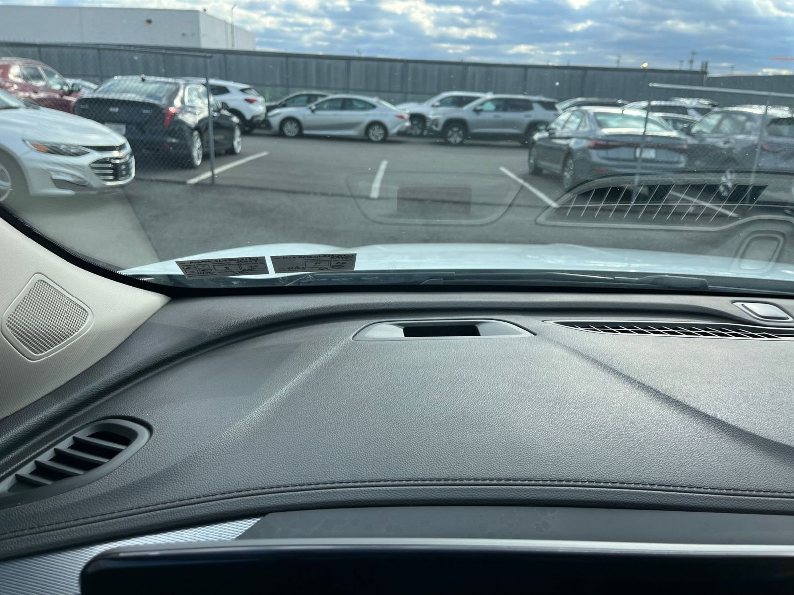 Used 2025 Buick Encore GX Preferred image 32