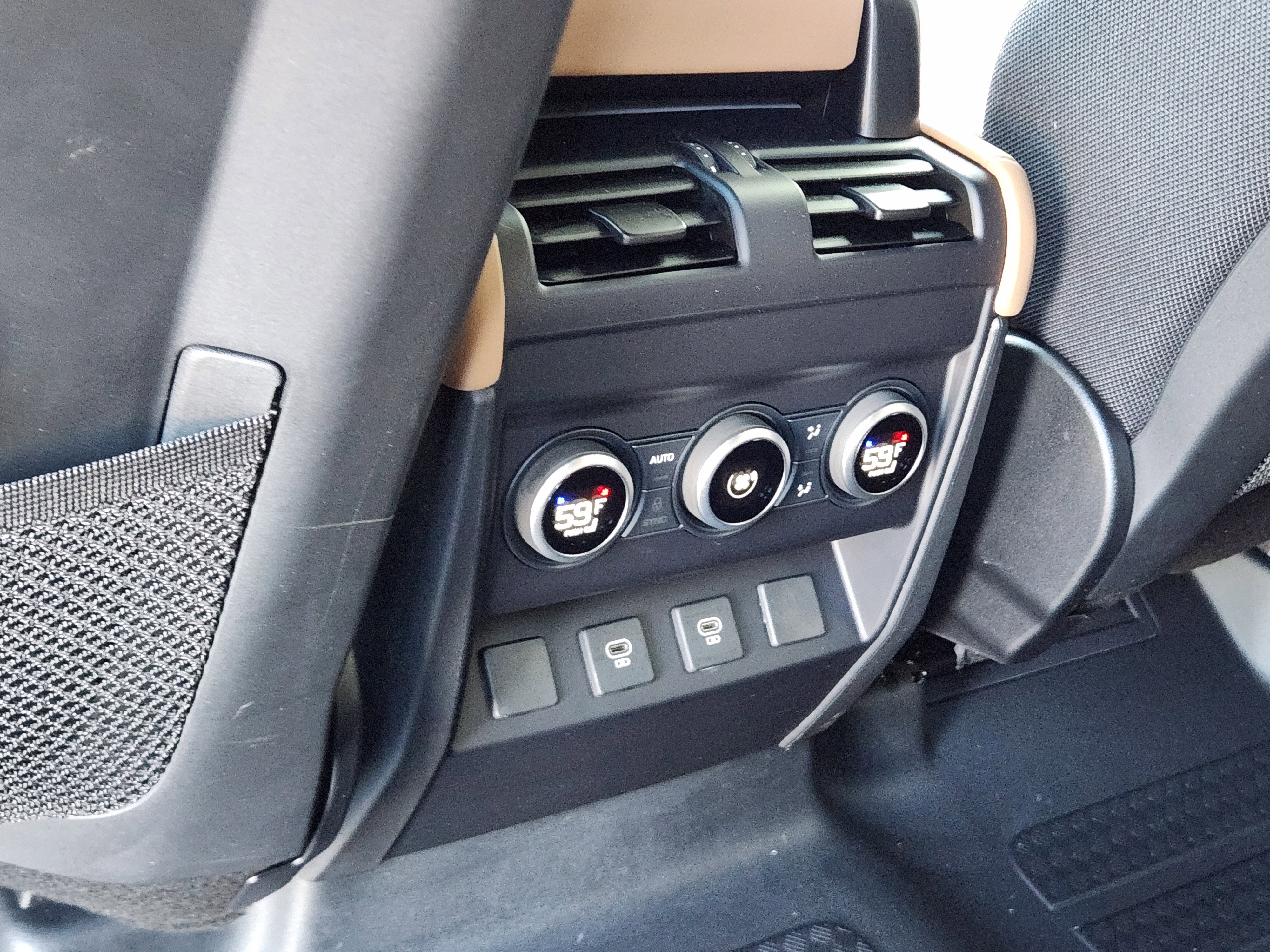 Certified 2025 Land Rover Defender 110 V8 image 32