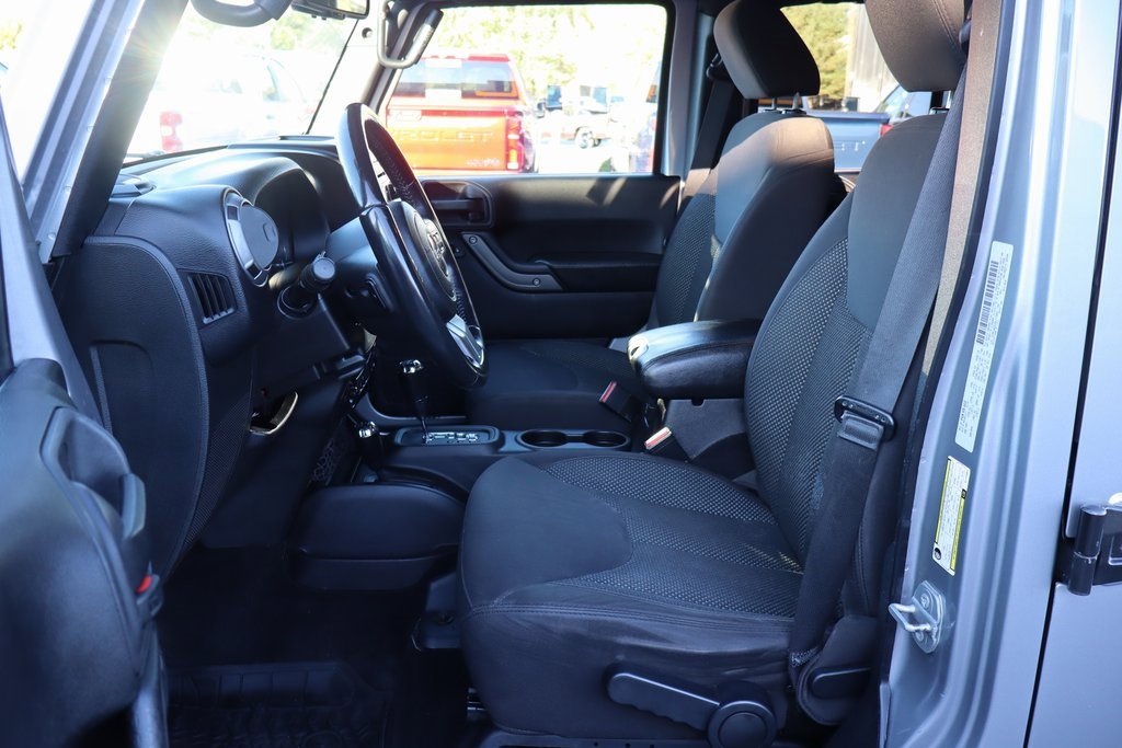 Used 2016 Jeep Wrangler Unlimited Sport image 3
