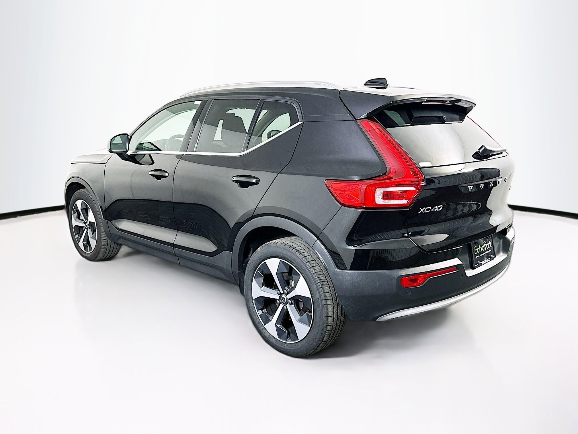 Used 2025 Volvo XC40 B5 Core w/ Protection Package Premier image 5