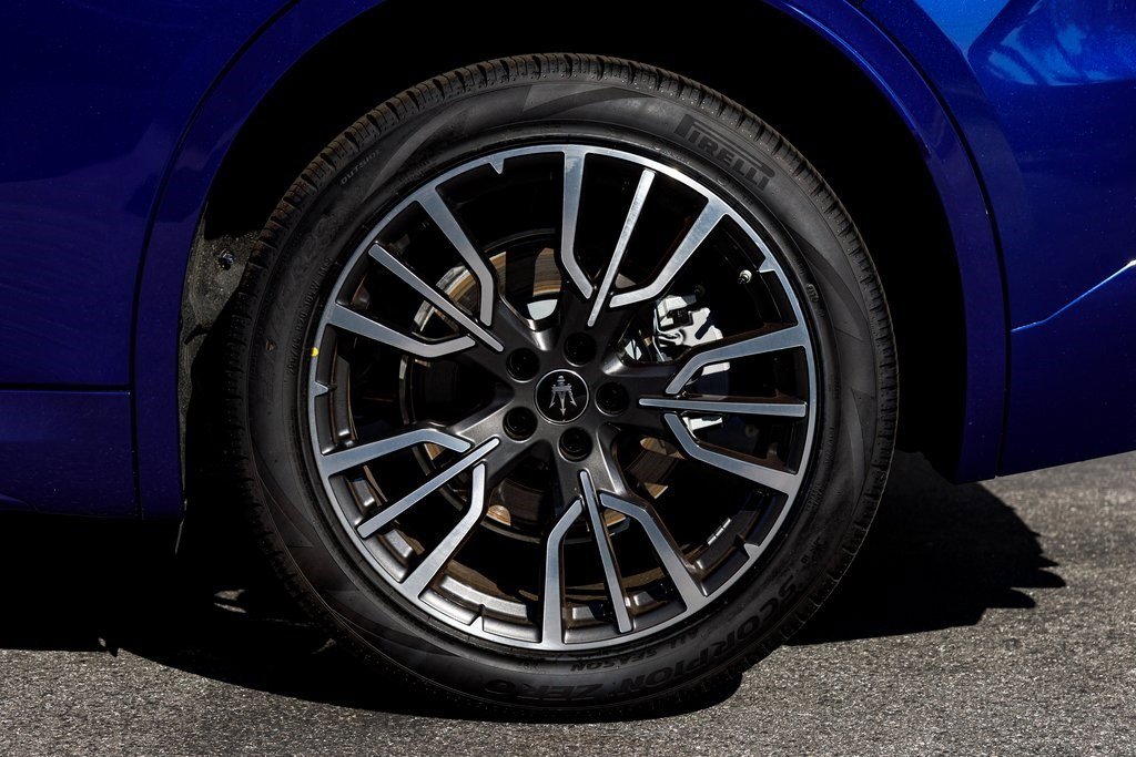 New 2025 Maserati Grecale GT image 12