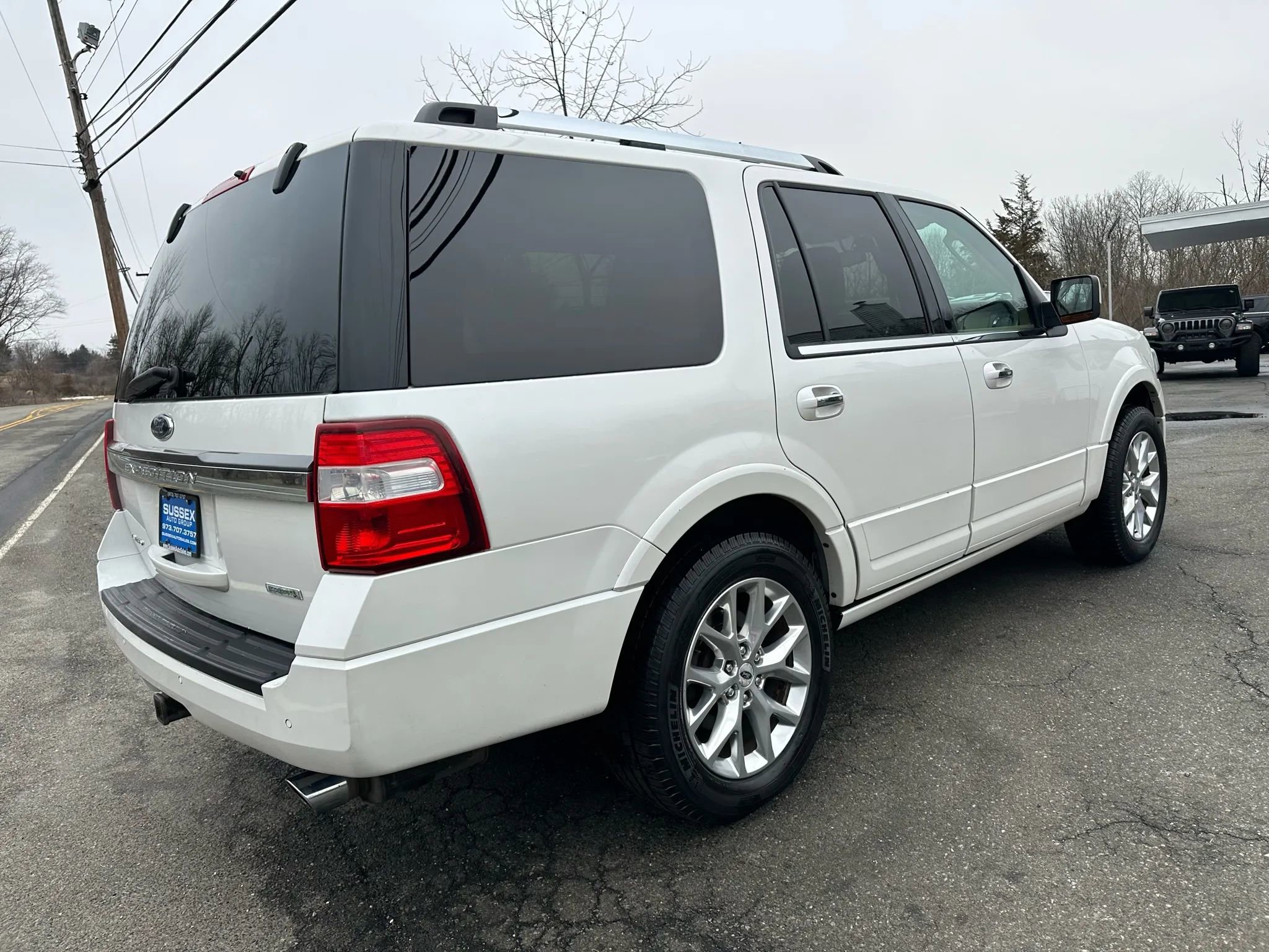 Used 2016 Ford Expedition Limited w/ Equipment Group 301A AWD/4WD image 6