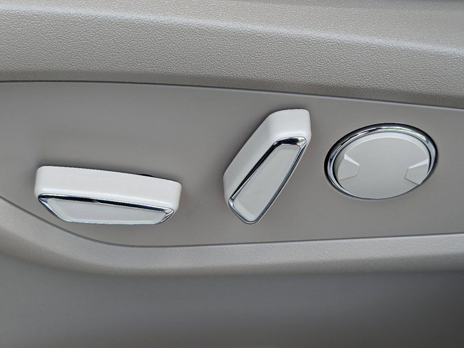 Certified 2023 Lincoln Nautilus Reserve w/ Equipment Group 202A image 21