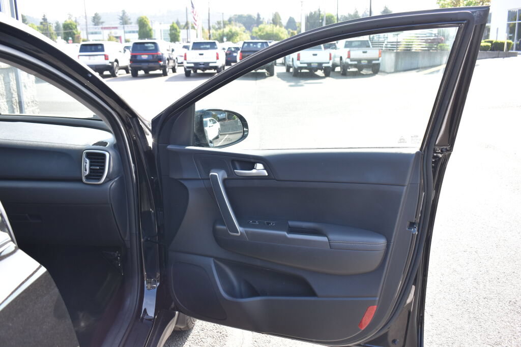 Used 2018 Kia Sportage LX w/ LX Technology Package AWD/4WD image 24
