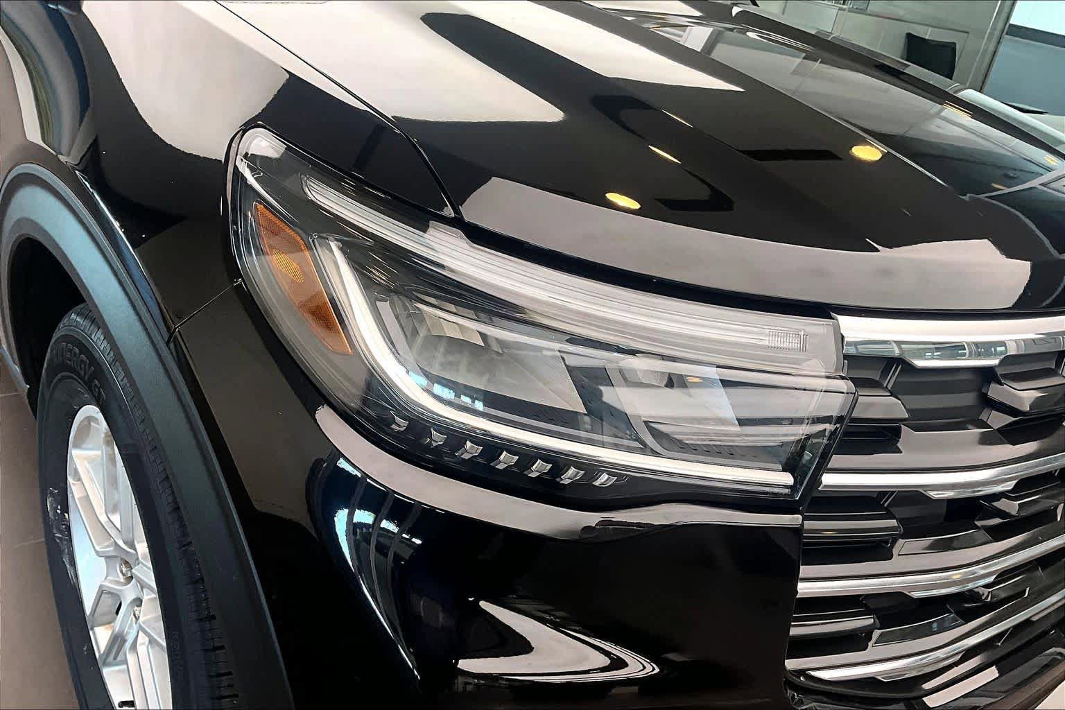Used 2025 Ford Explorer Active w/ Active Comfort Package RWD image 25