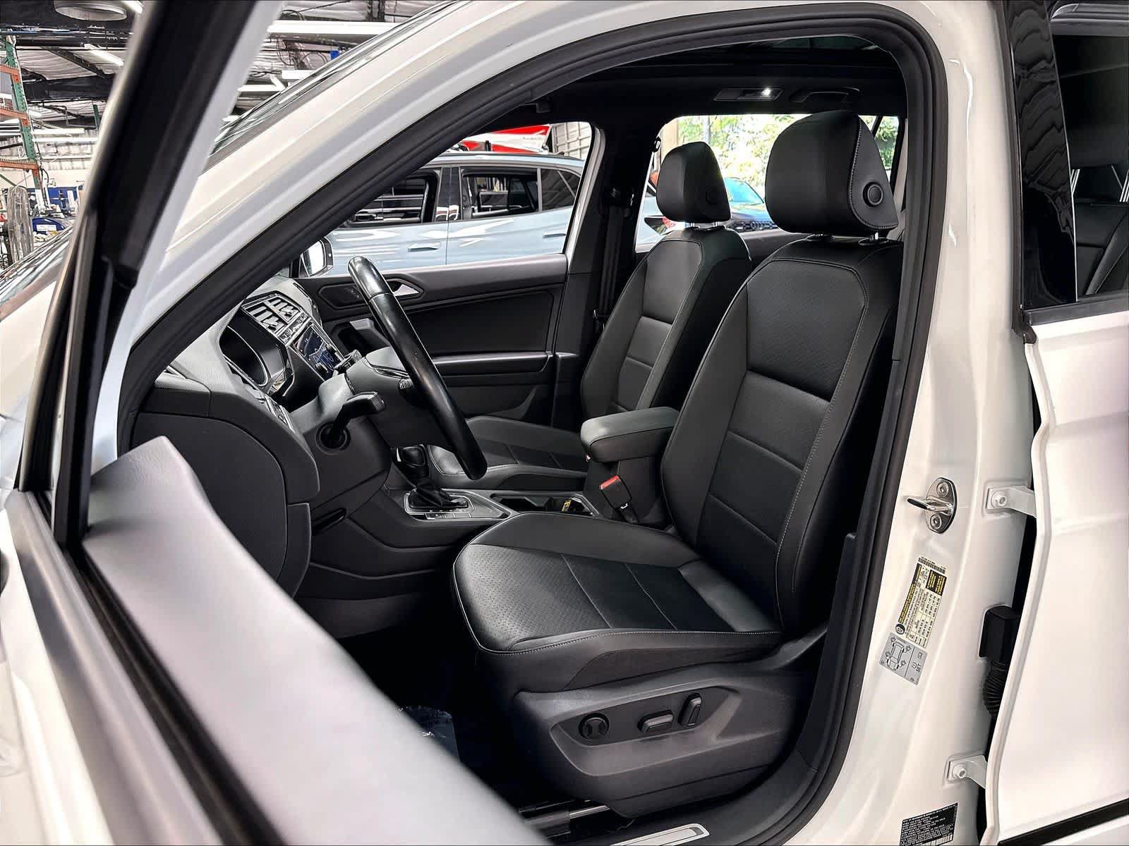 Used 2020 Volkswagen Tiguan SE R-Line FWD image 24