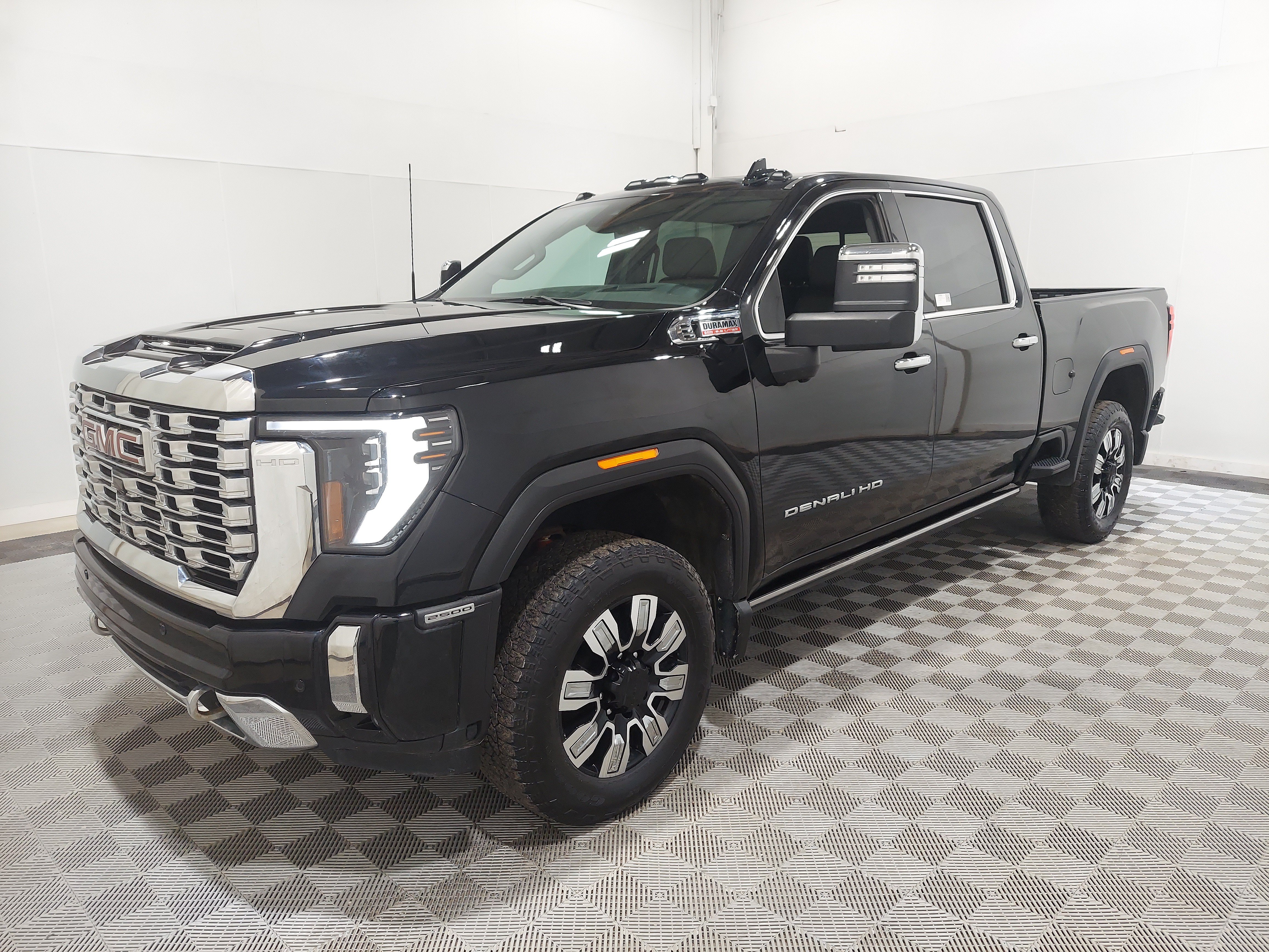 Used 2024 GMC Sierra 2500 Denali w/ Denali Reserve Package AWD/4WD image 1