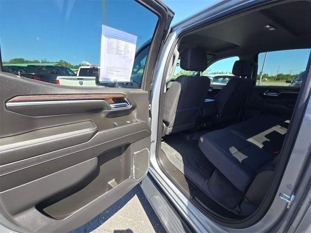 Used 2024 GMC Sierra 1500 Elevation w/ LPO, Elevation Black Package image 11