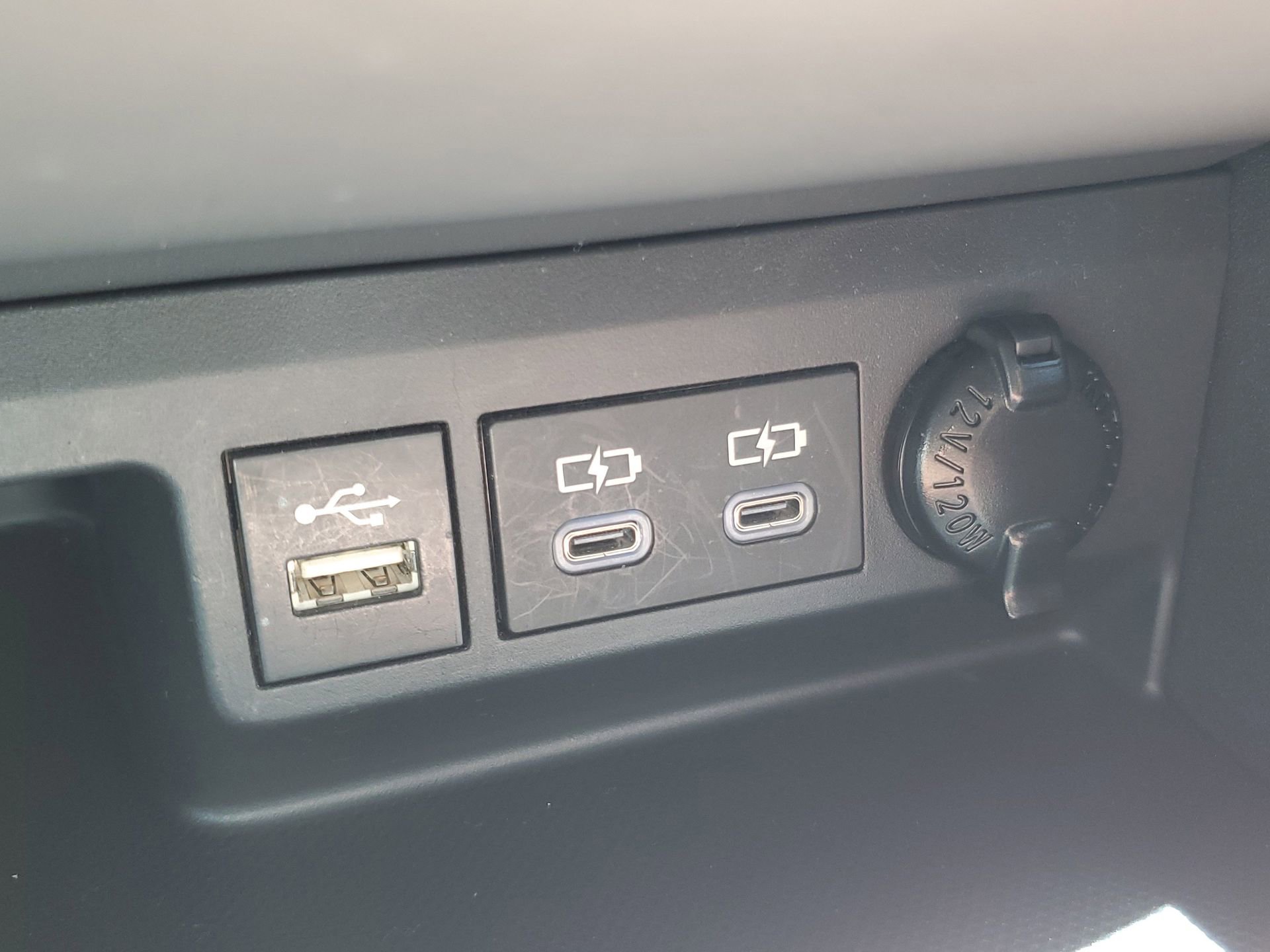 Used 2023 Toyota Highlander L image 31