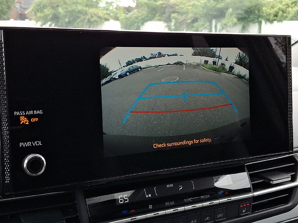 Used 2025 Toyota Sienna XLE FWD image 19