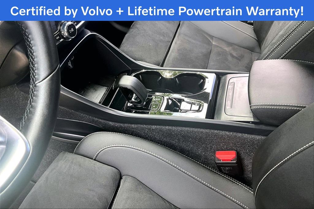 Used 2025 Volvo XC40 B5 Plus AWD/4WD image 19
