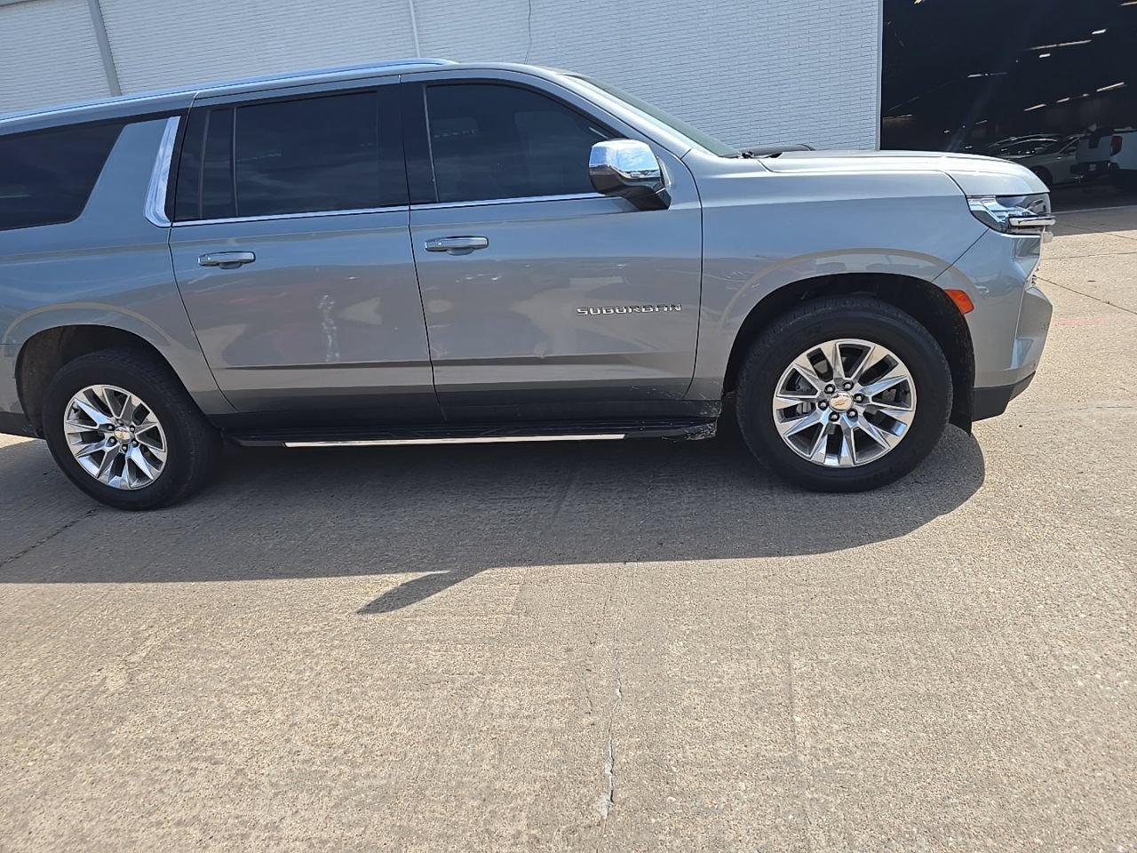 Used 2023 Chevrolet Suburban Premier AWD/4WD image 4