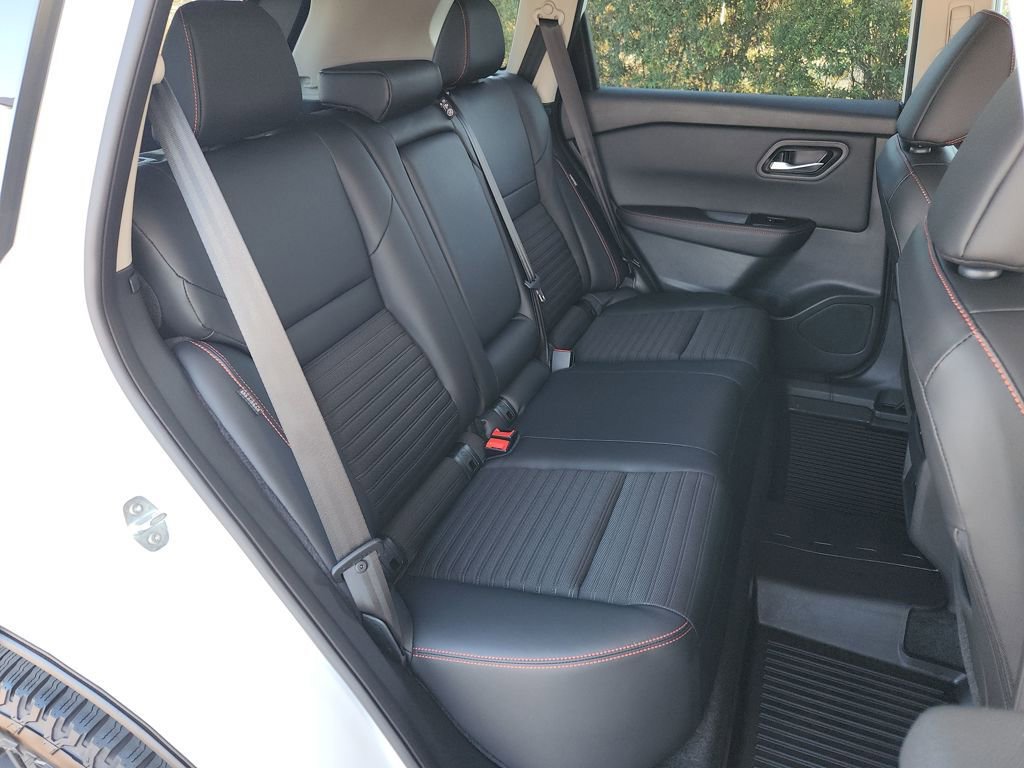 Certified 2025 Nissan Rogue SV image 14