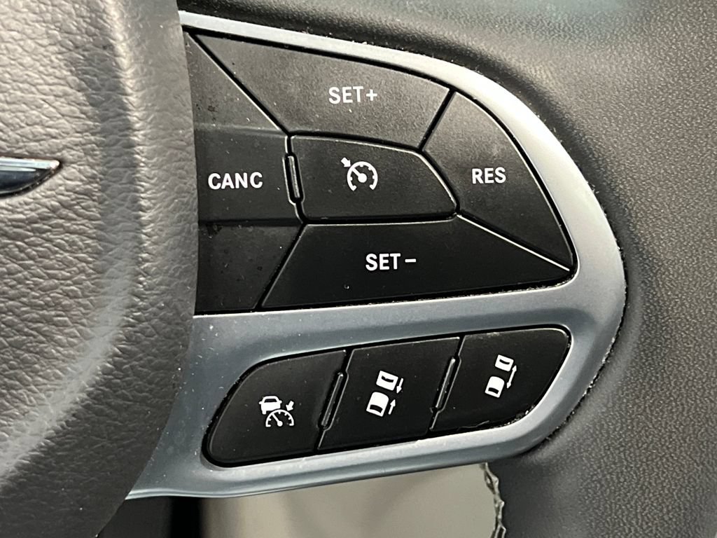 Used 2024 Chrysler Pacifica Limited FWD image 61