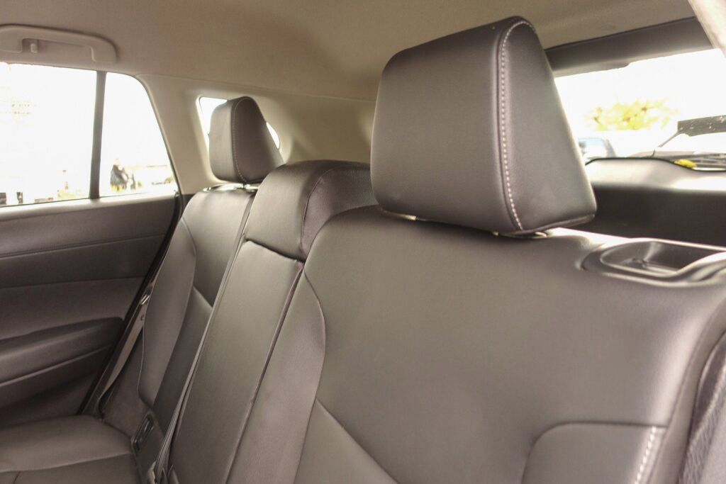 Used 2024 Toyota Corolla Cross XLE image 11