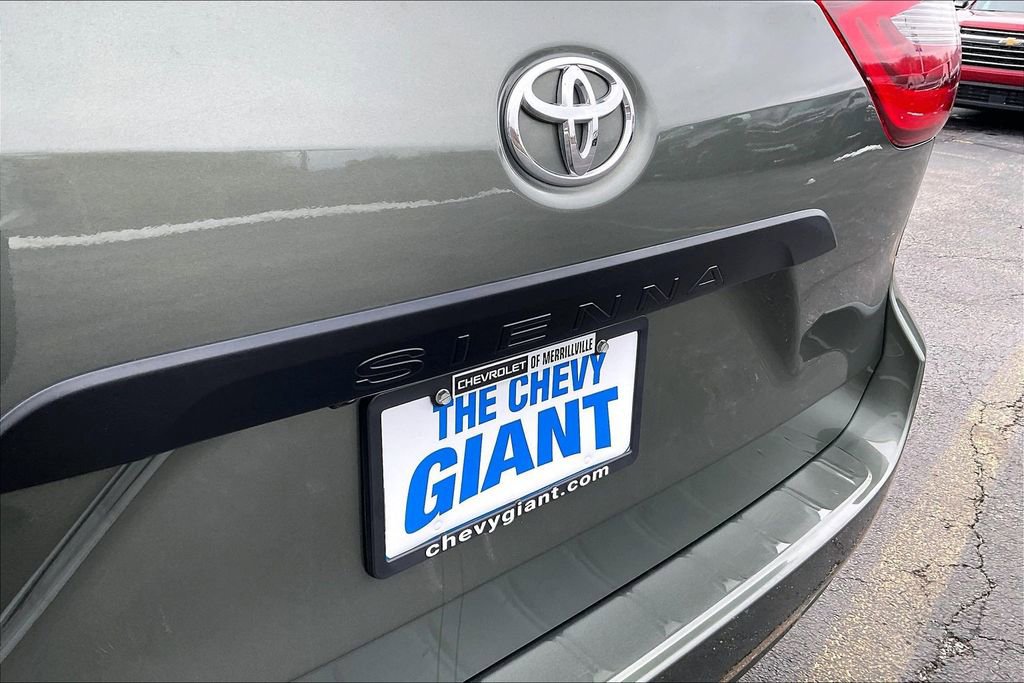 Used 2020 Toyota Sienna L image 24