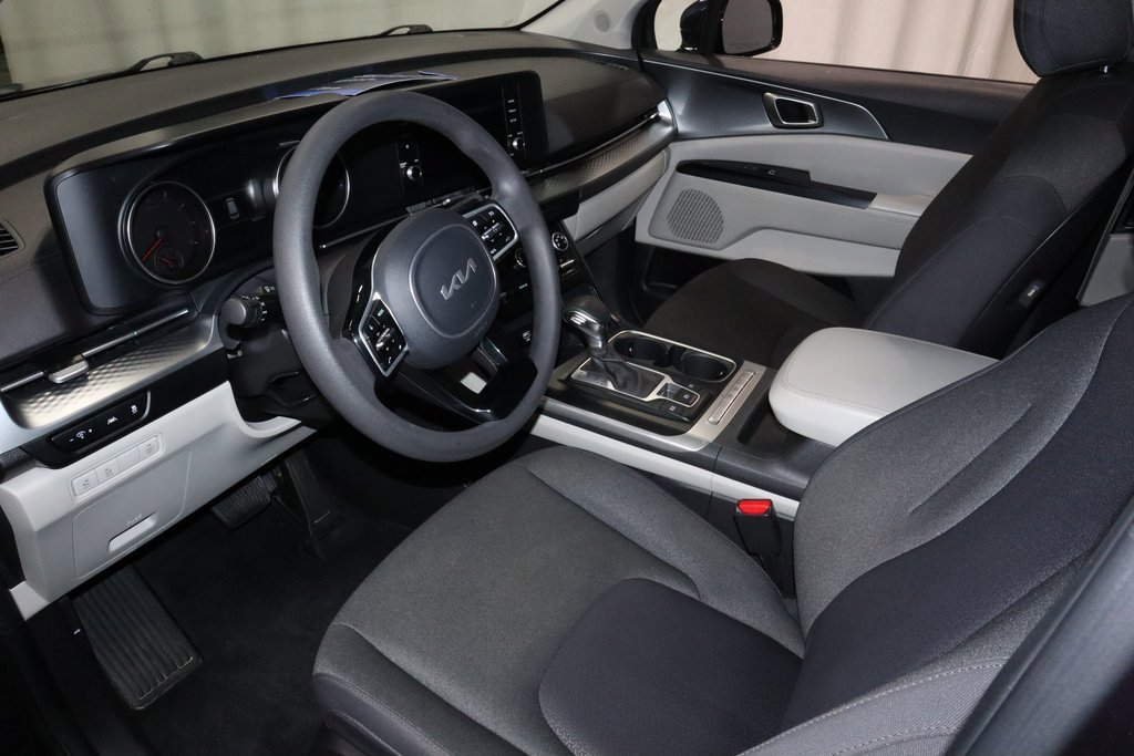 Used 2024 Kia Carnival LX image 24