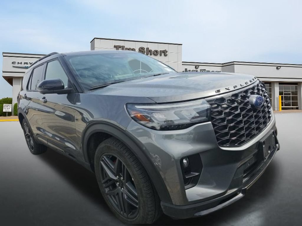 Used 2025 Ford Explorer ST-Line w/ ST-Line Street Pack AWD/4WD image 3
