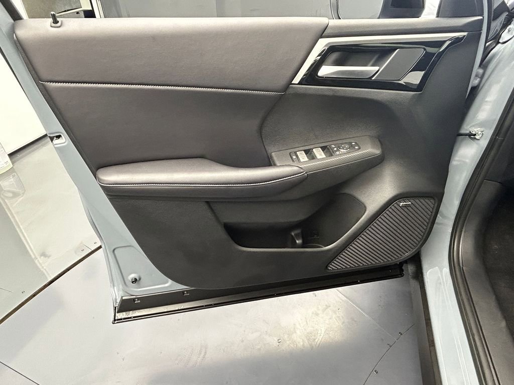 New 2025 Mitsubishi Outlander AWD image 15