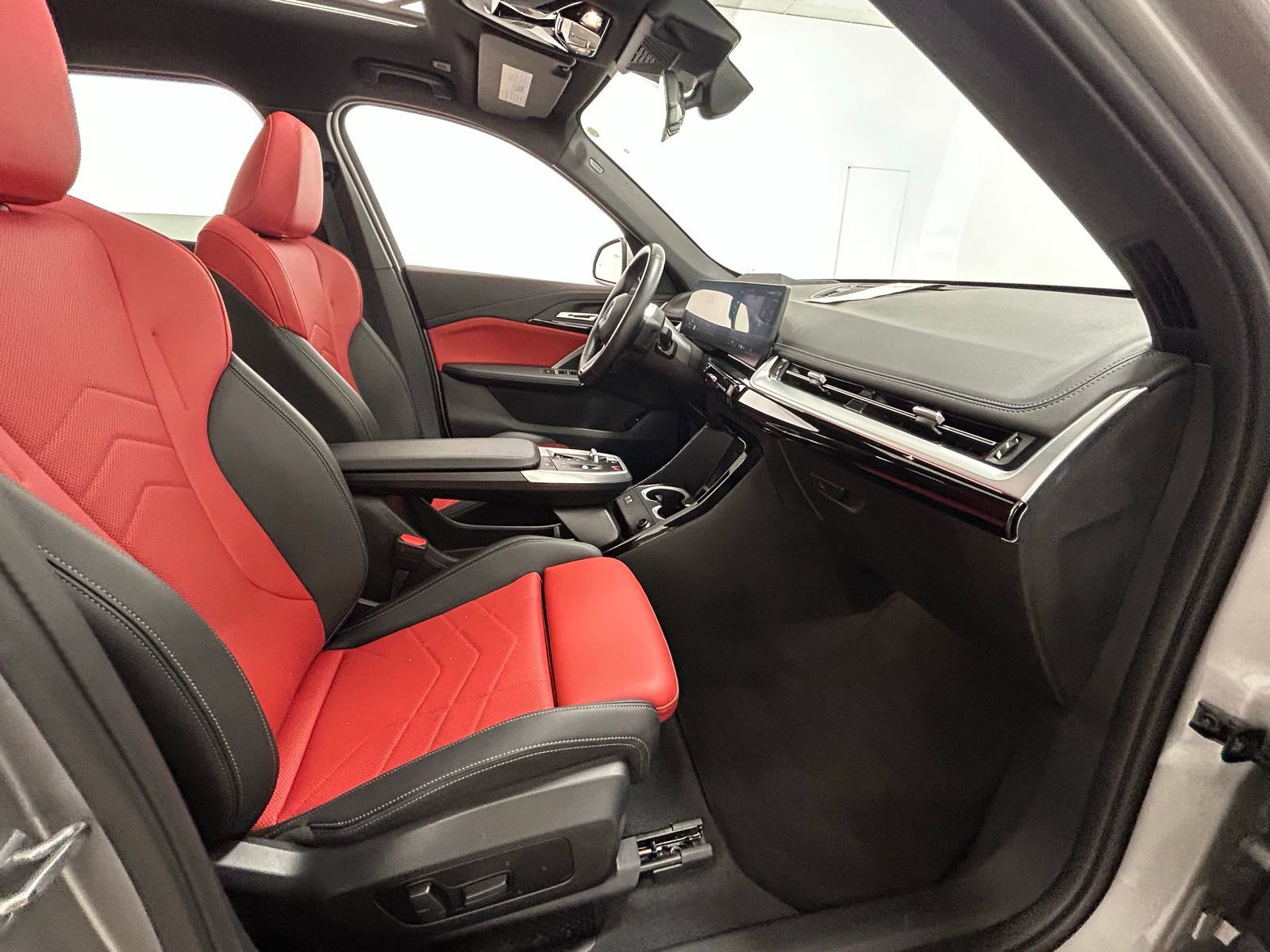 Used 2025 BMW X1 xDrive28i w/ Technology Package image 38